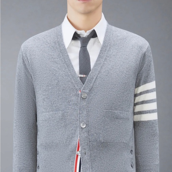 CLASSIC CASHMERE 4-BAR V-NECK CARDIGAN - Picture 1 of 5